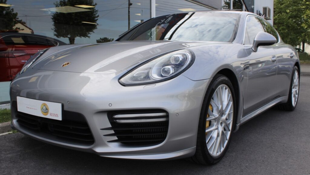 Porsche Panamera Turbo 4.8L V8 520Ch