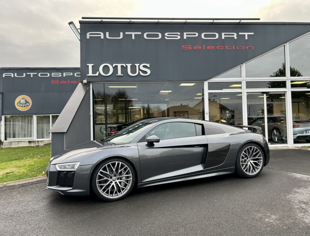 Audi R8 V10 PLUS 5.2L 610Ch À partir de 850 €/Mois